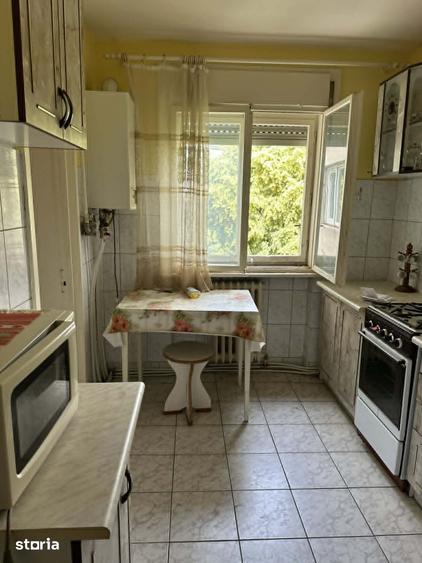 Apartament cu 3 camere decomandat în Solidarității