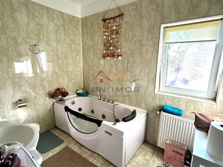 Casă individuală cu 4 camere cu Canalizare în Urleta