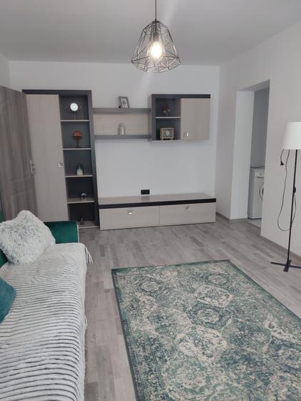 Apartament cu 2 camere decomandat în Aleea Carpați