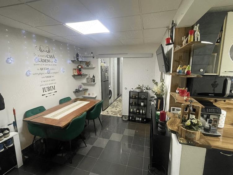 Apartament cu 3 camere decomandat, mobilat în Central