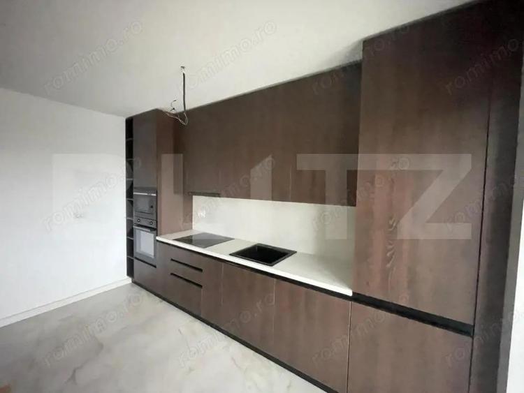 Apartament cu 3 camere decomandat, mobilat în Rovine