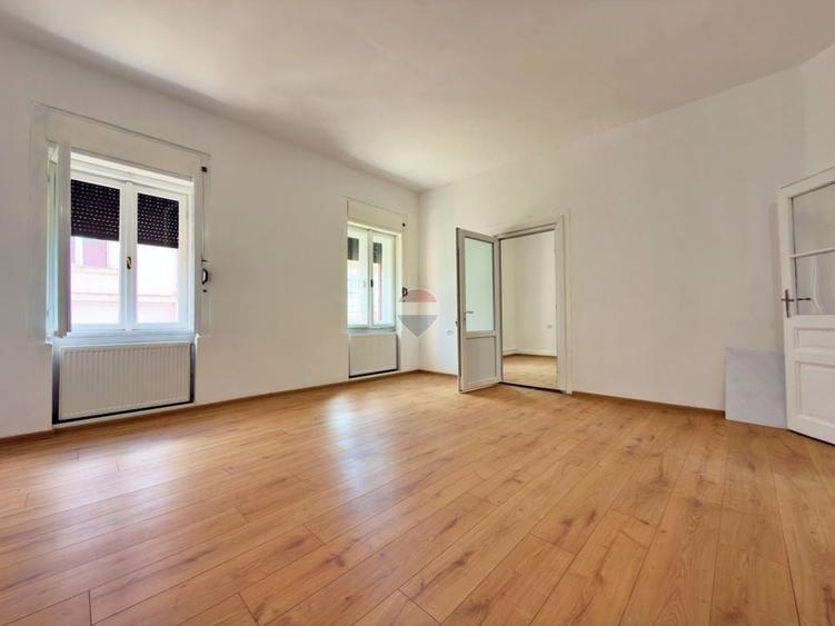 Casă individuală cu 5 camere cu Teren 760 Mp în Drăgășani