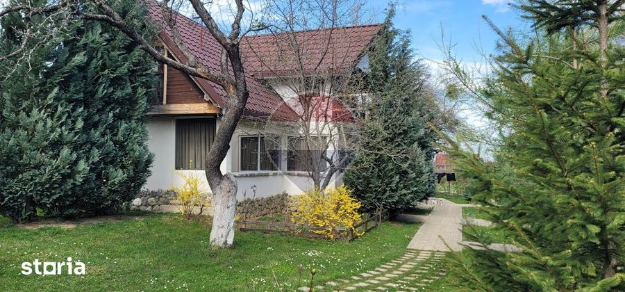 Casă cu 6 camere cu Teren 2000 Mp în Central