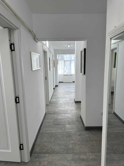 Apartament cu 3 camere decomandat în Sârbi