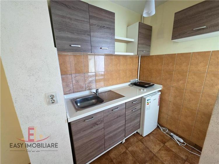 Garsonieră decomandată în 7 Noiembrie