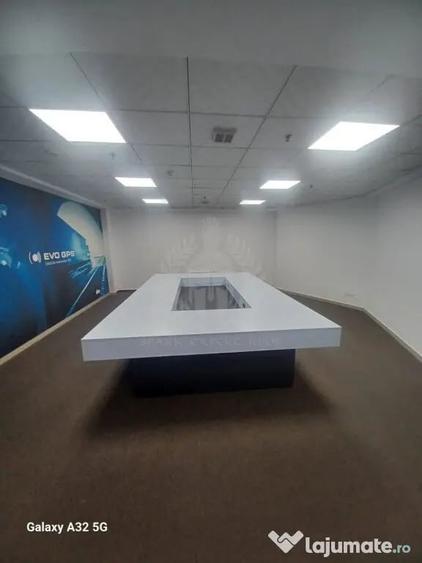 Spațiu comercial, de 7,000 mp, în Vest