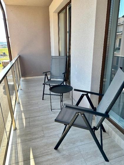 Apartament cu 3 camere decomandat, mobilat în Florești