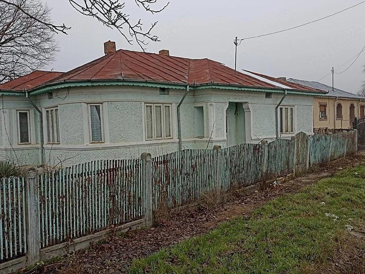 Casă cu 6 camere cu Teren 1800 Mp în Galbenu