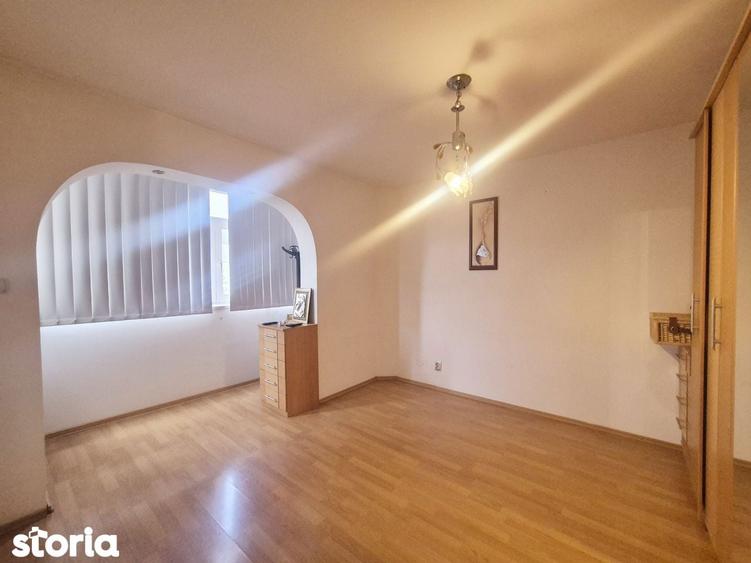 Apartament cu 2 camere decomandat în Precista