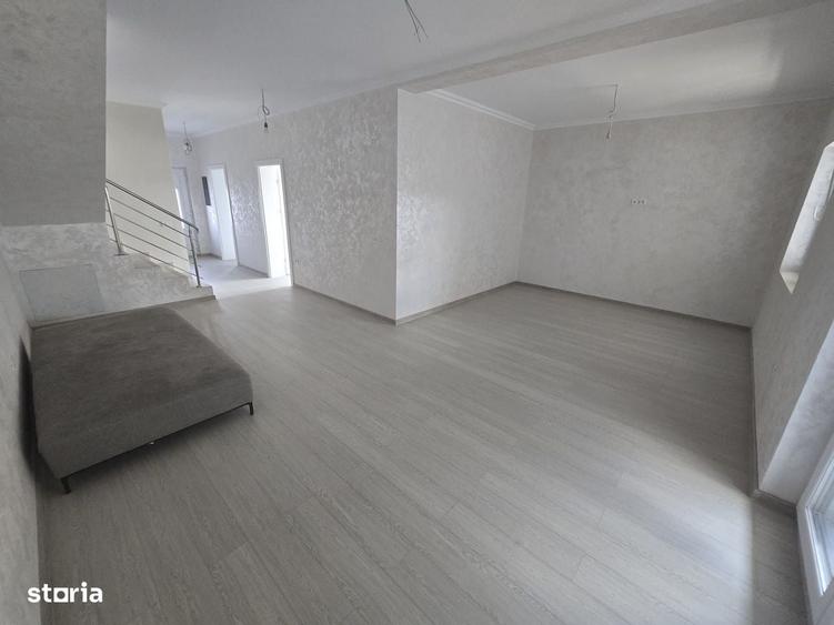 Casă cu 3 camere în Ghiroda