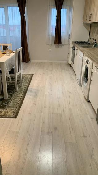 Apartament cu 3 camere decomandat în Florești