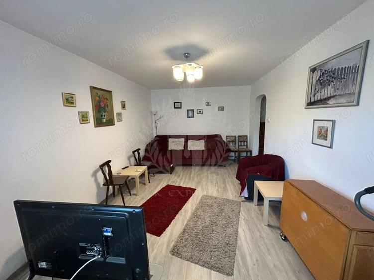 Apartament cu 4 camere decomandat în Malu Roșu