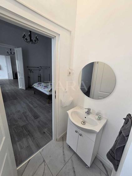 Apartament cu 3 camere semidecomandat în Central