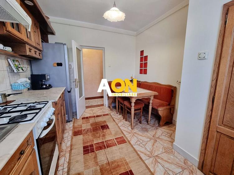 Apartament cu 3 camere decomandat, mobilat în Cetate