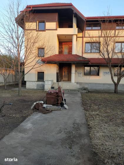Casă cu Teren 970 Mp în Brănești