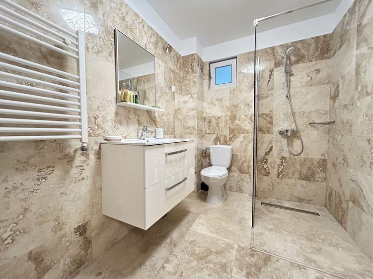 Casă cu 12 camere cu Canalizare în Periferie