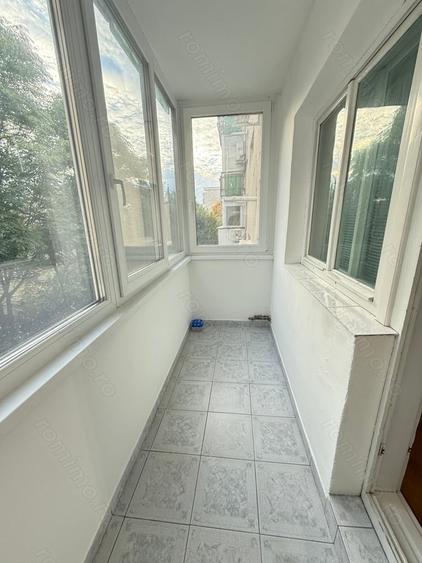 Apartament cu 3 camere decomandat în Girocului