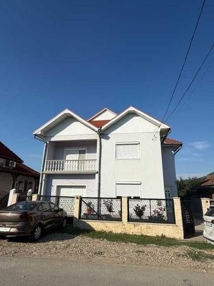 Casă cu 4 camere în Central