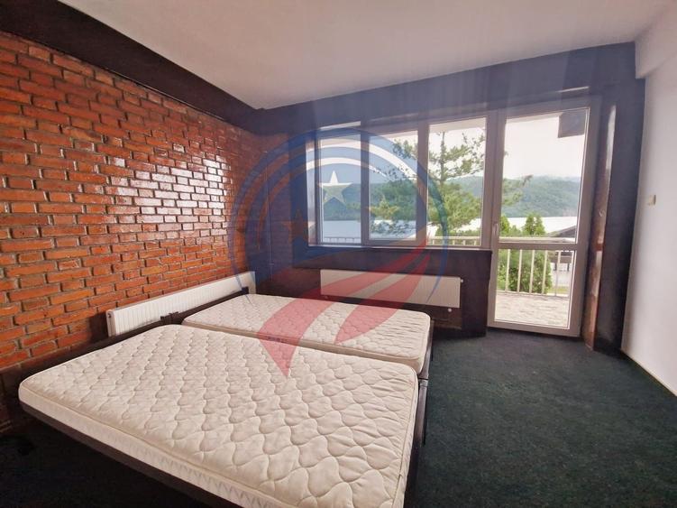 Hotel/Pensiune, de 713 mp, în Eșelnița