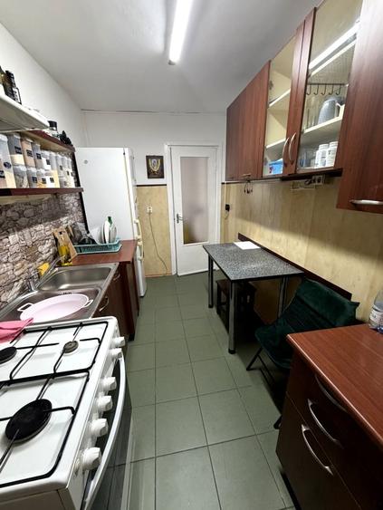 Apartament cu 3 camere decomandat, mobilat în Est