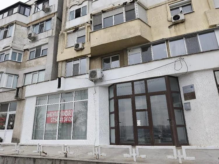 Spațiu comercial, de 90 mp, în Port