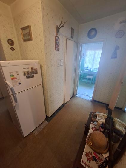 Apartament cu 4 camere semidecomandat în Podu Roș
