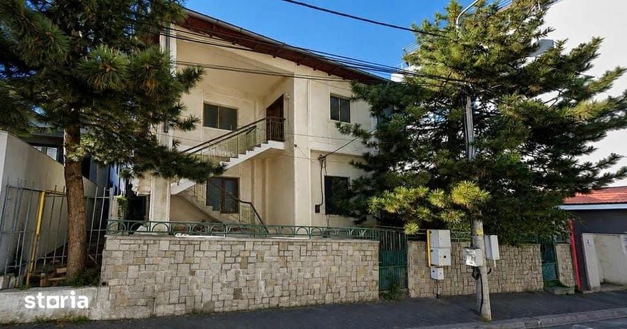 Apartament cu 4 camere semidecomandat în Central