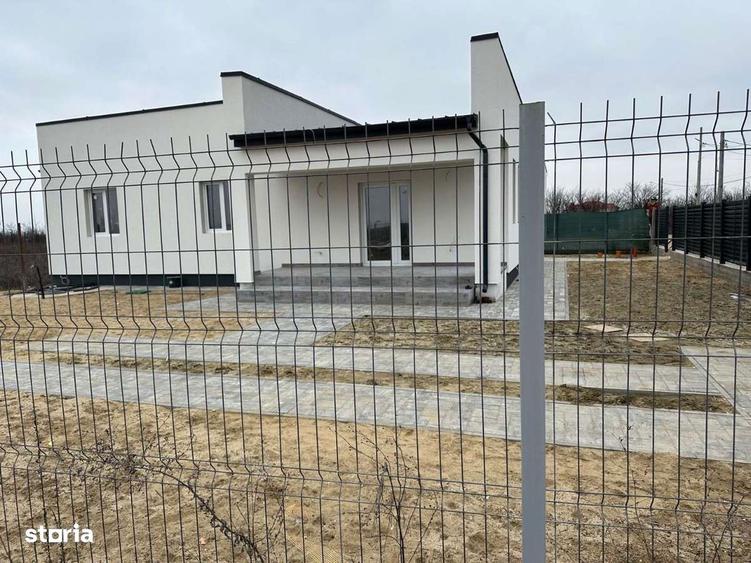 Casă cu 6 camere cu Teren 490 Mp în Adunații-Copăceni