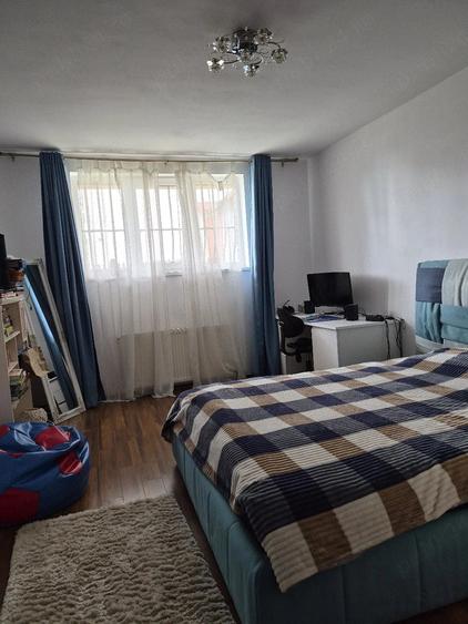 Apartament cu 4 camere decomandat, mobilat în Central