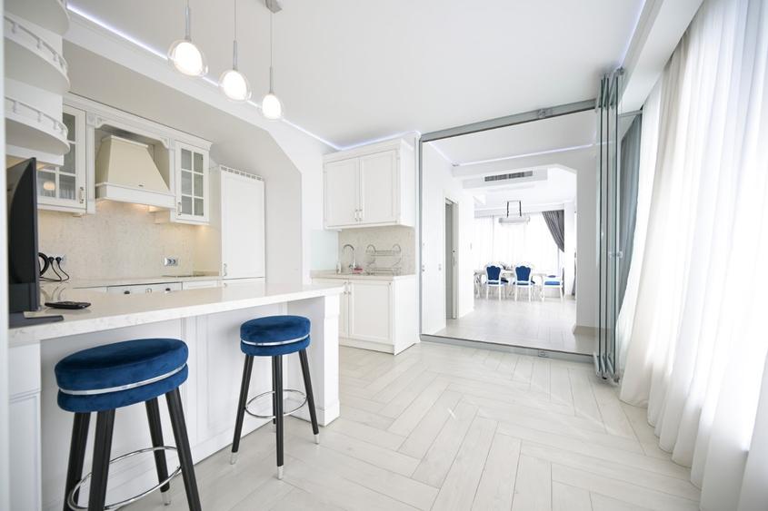 Apartament cu 5 camere, mobilat în Mihai Bravu