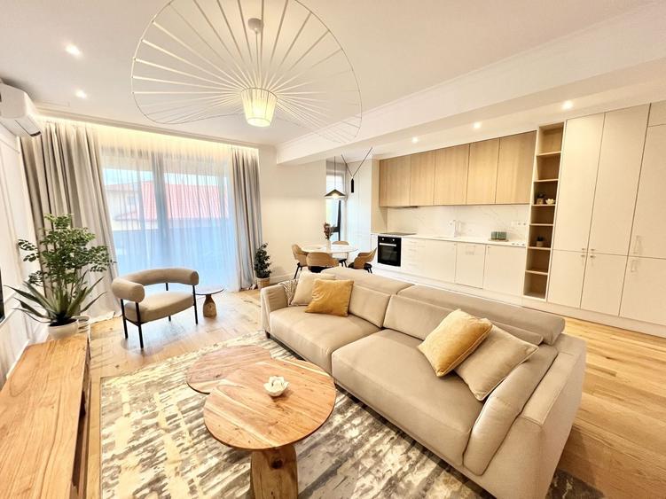 Apartament cu 3 camere, mobilat în Băneasa