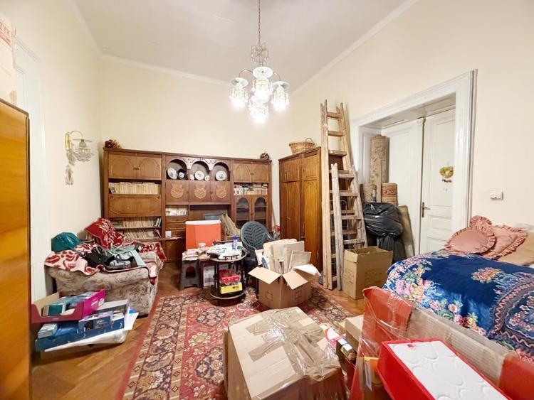 Apartament cu 4 camere semidecomandat în Complex Studențesc