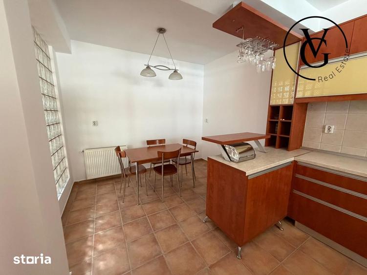 Casă cu 6 camere cu Teren 250 Mp în Tei