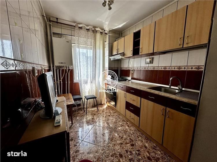 Apartament cu 3 camere decomandat în Mircea cel Bătrân