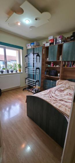 Apartament cu 3 camere decomandat în Lipovei