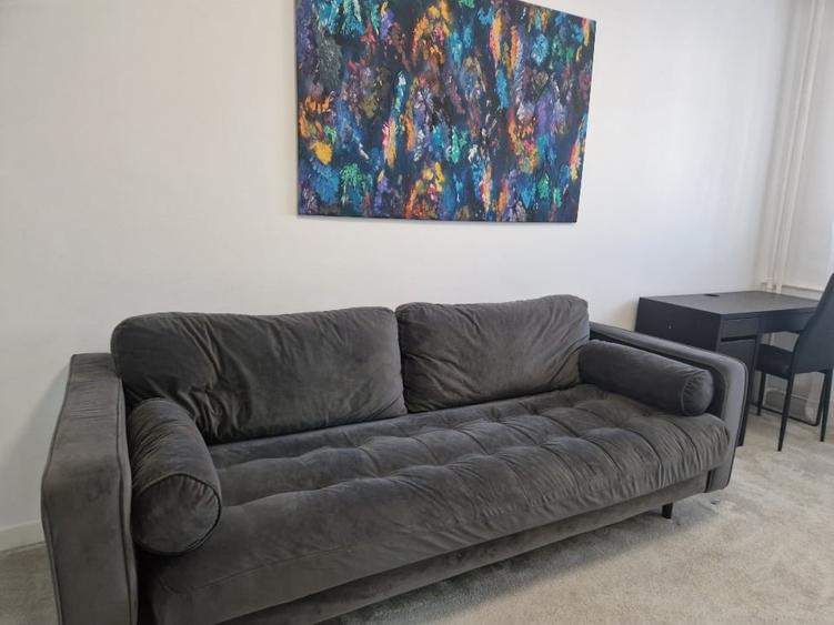 Apartament cu 3 camere semidecomandat, mobilat în Tei