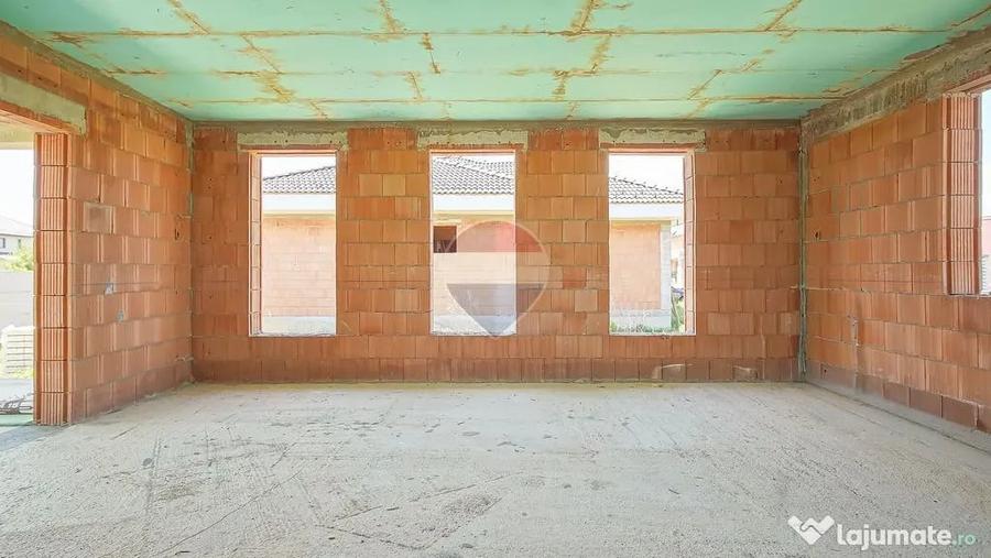 Casă cu 4 camere cu Teren 500 Mp în Cristian