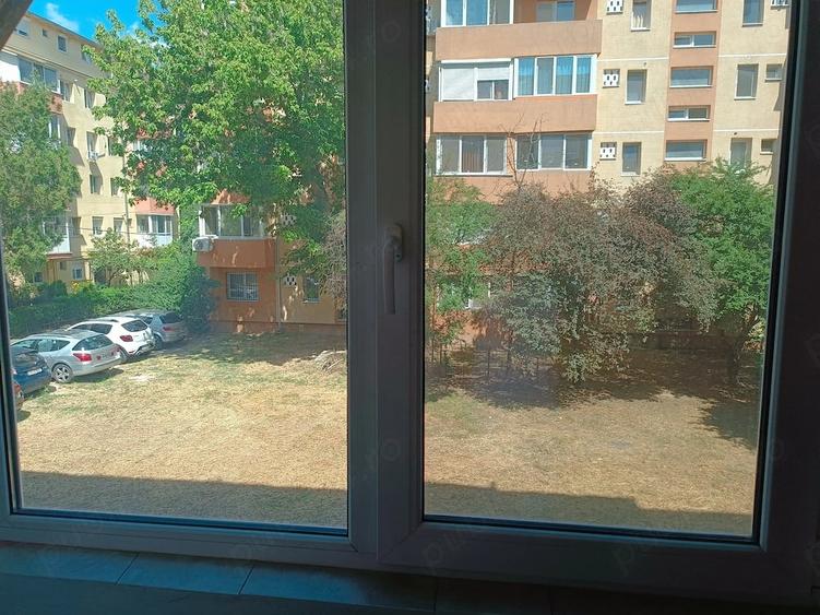 Apartament cu 2 camere semidecomandat în Girocului