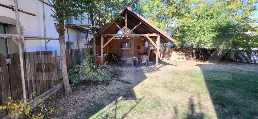 Apartament cu 3 camere semidecomandat, mobilat în Calea Dumbrăvii