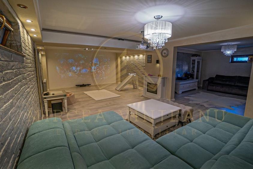 Casă individuală cu 10 camere cu Canalizare în Palazu Mare