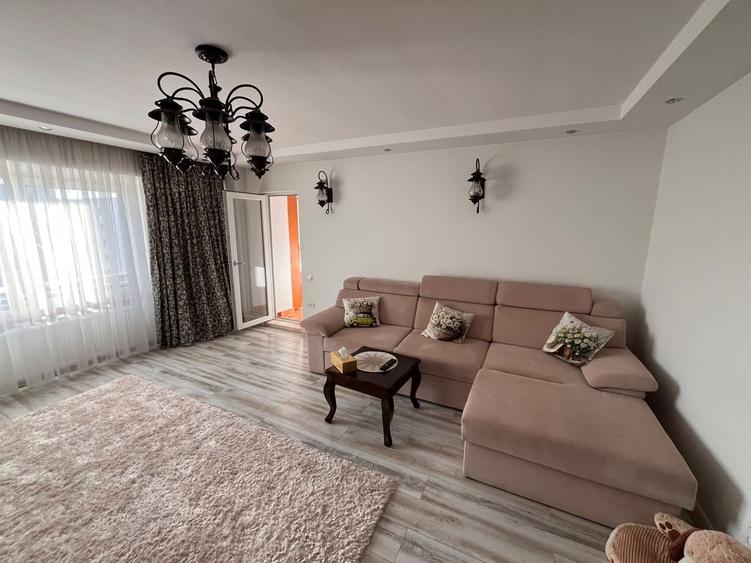Apartament cu 3 camere decomandat, mobilat în Nerva Traian