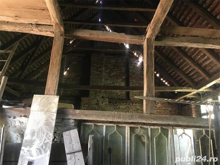 Casă cu 6 camere cu Teren 3444 Mp în Căstău
