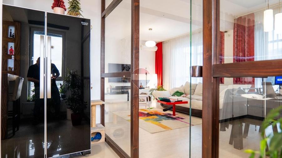 Apartament cu 3 camere semidecomandat, mobilat în Dobroești