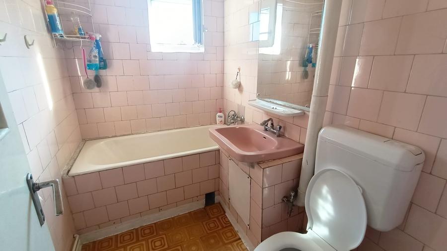 Apartament cu 4 camere decomandat în 1848