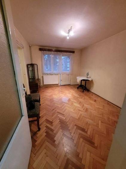 Apartament cu 3 camere semidecomandat în Dâmbu Pietros