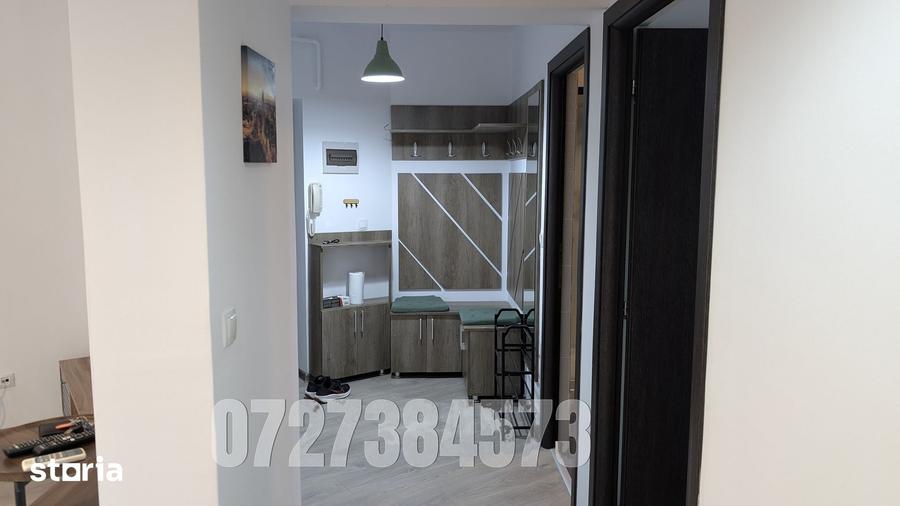 Apartament cu 3 camere în Podu Roș