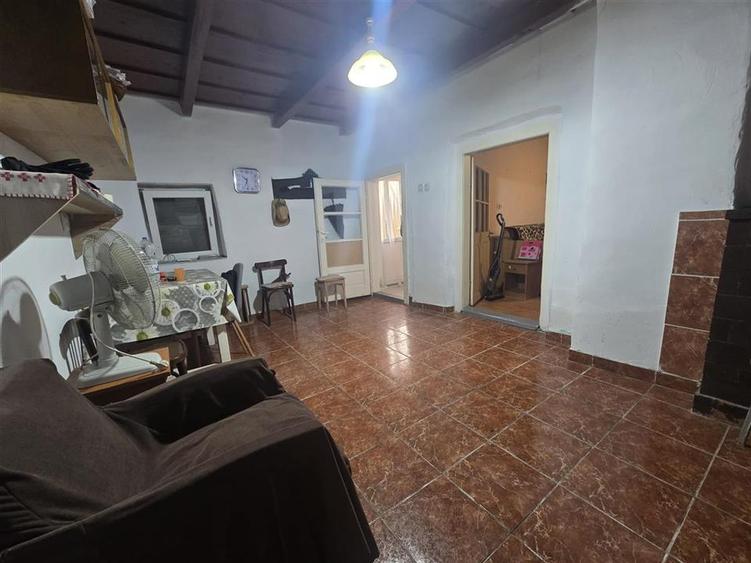 Casă cu 2 camere cu Teren 2685 Mp în Tăuteu