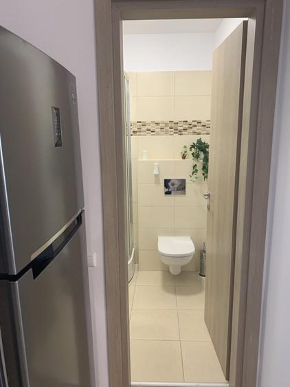 Apartament cu 3 camere semidecomandat în Băneasa