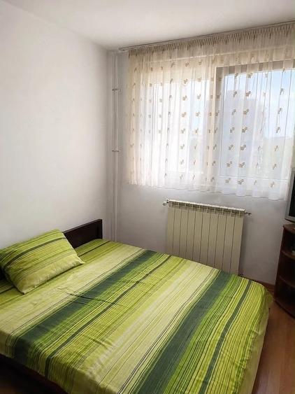 Inchiriez apartament cu 3 camere +loc de parcare - 1