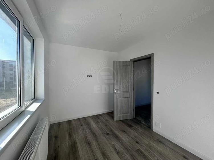 Apartament cu 3 camere semidecomandat în Florești